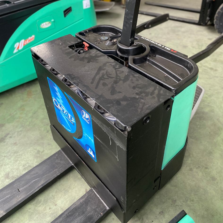 transpallet con pedana fronte batteria